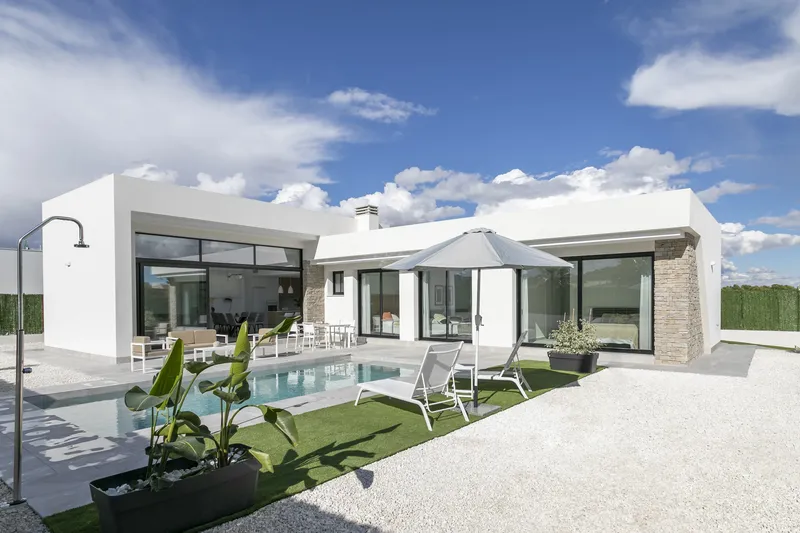 Single-Level Villas with Pool in Calasparra