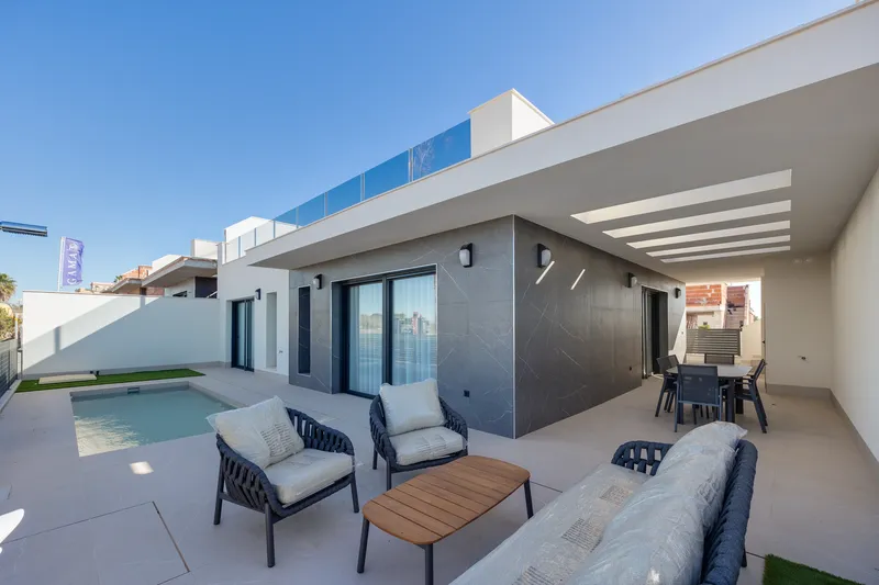 Villas with Pool and Lagoon Views in Torrevieja