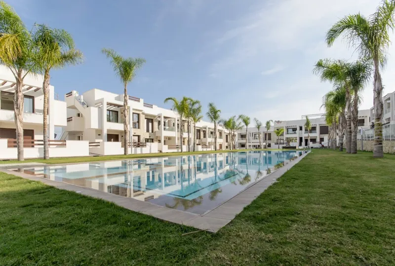 Bungalows with Pink Lake Views in Los Balcones