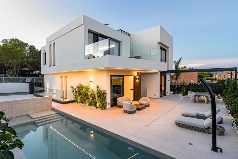 Villas con piscina privada en La Nucía, cerca de Benidorm