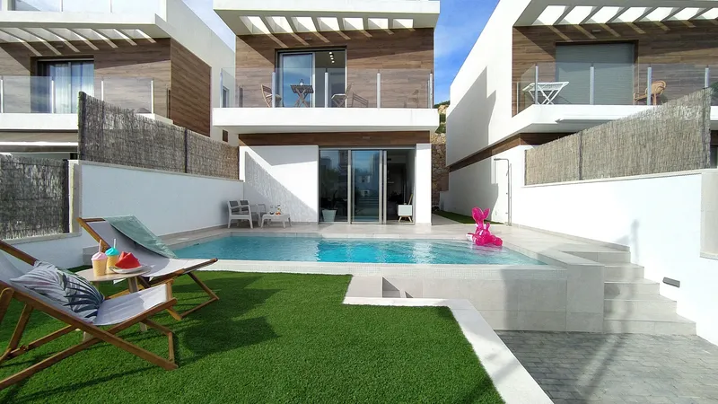 Villas with Private Pool in Villamartin
