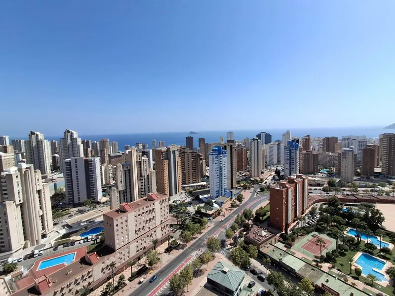 🏡✨ Exclusivo piso de lujo con impresionantes vistas al mar y la montaña ✨🌊