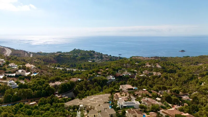 Land for sale in Altea la Vella — your perfect corner on the coast!