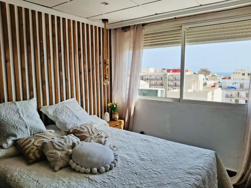 .🏡✨ PISO AMPLIO EN EL CORAZÓN DE BENIDORM, A UN PASO DE LA PLAYA ✨🌊