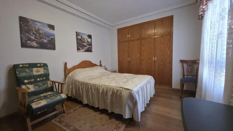 Amplio Apartamento de 3 Habitaciones en Torrevieja, Acequion - ¡Listo para Entrar a Vivir!