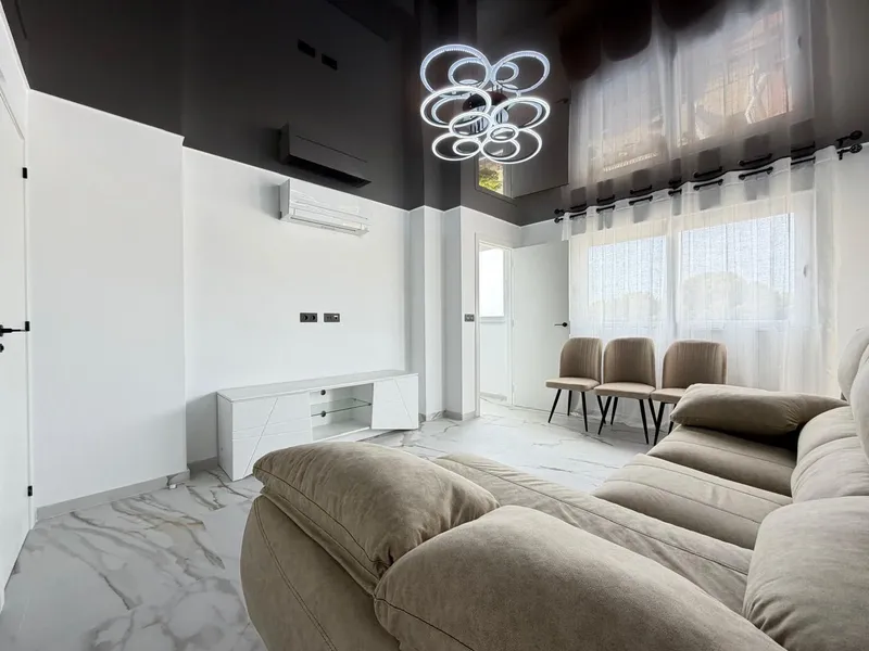 APARTAMENTO CON VISTAS AL MAR Y APARCAMENTO PRIVADO EN LA ZENIA. 1 DORM. 1 BAÑO. SUPERFICIE 64 M2. PLAYA LA ZENIA A 250 METROS.