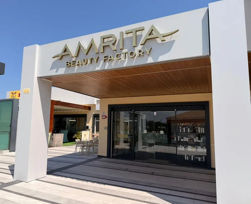 TRASPASO DE SALÓN DE BELLEZA PREMIUM EN UN CENTRO COMERCIAL EN ORUHUELA COSTA – NEGOCIO TOTALMENTE OPERATIVO