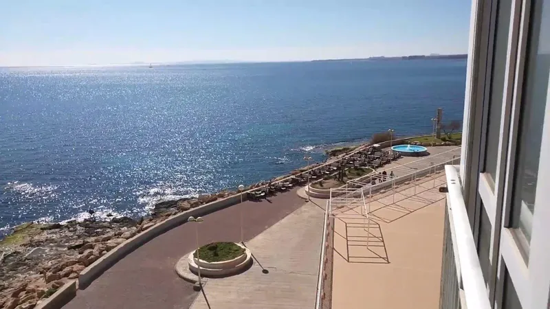 APARTAMENTO CON VISTAS PANORAMICAS AL MAR FRONTAL Y LATERAL! 4 DORM. 2 BAÑOS. GARAJE+TRASTERO.