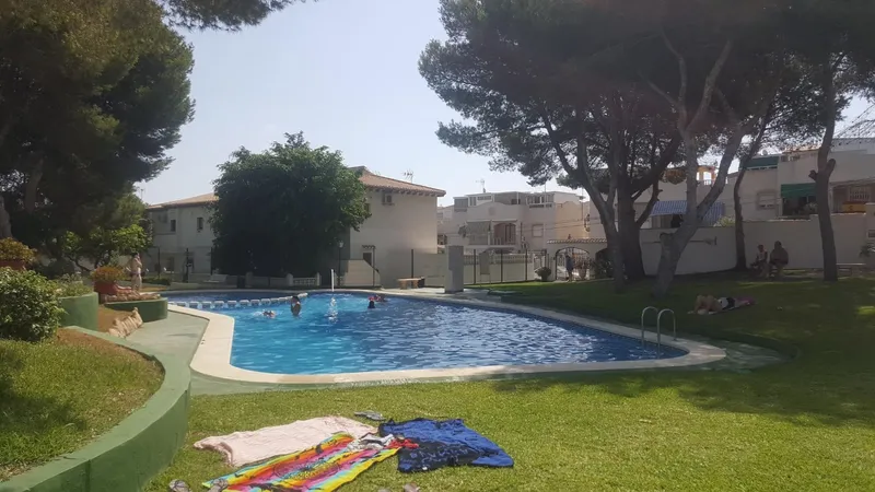 Acogedor Bungalow Reformado en Lago Jardín, Torrevieja