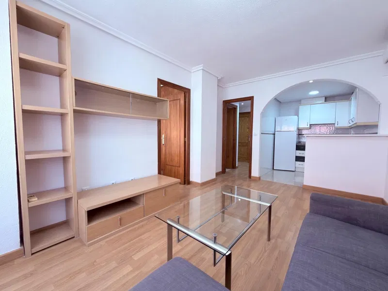 Apartamento en zona de Los Ángeles 2 planta en edificio con ascensor en venta en Alicante