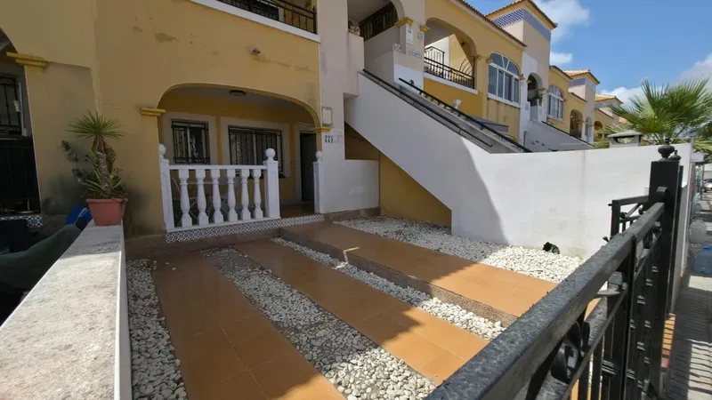 Acogedor Bungalow Semireformado en Los Balcones, Torrevieja