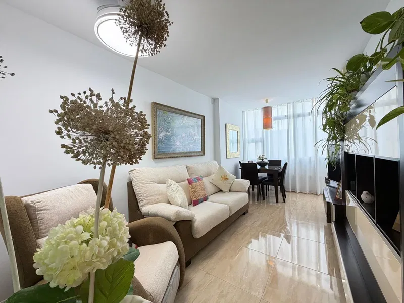REFORMADO APARTAMENTO A 50 METROS DE PLAYA DEL CURA Y A 50 METROS DE LA IGLESIA MODERNA. 2 DORM. 1 BAÑO. SUPERFICIE 54 M2.