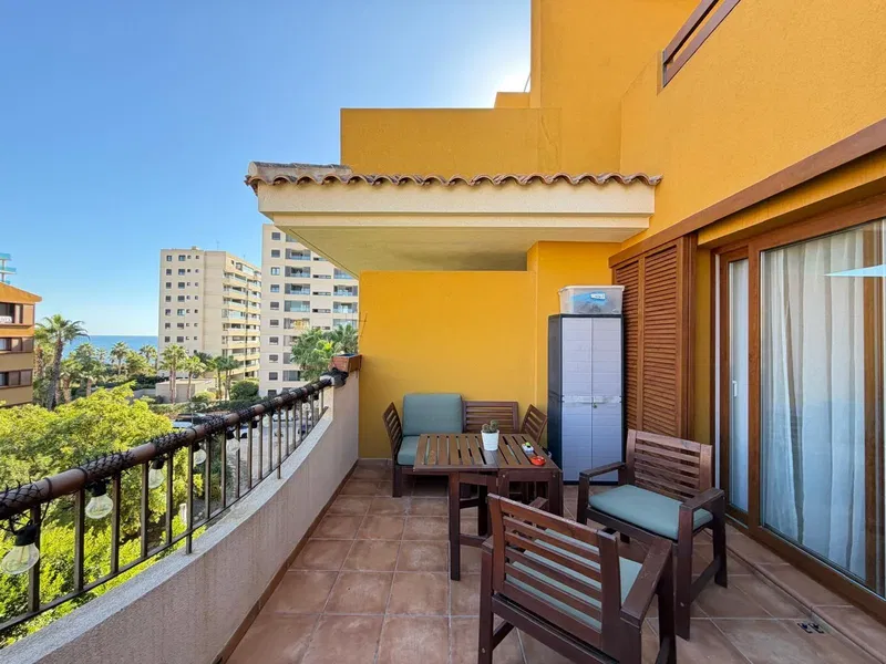 LA RECOLETA! APARTAMENTO CON VISTAS AL MAR DE 3 DORM. 2 BAÑOS. CON PISCINA. GARAJE+TRASTERO INCLUIDO. CON TERRAZA DE 15 M2.