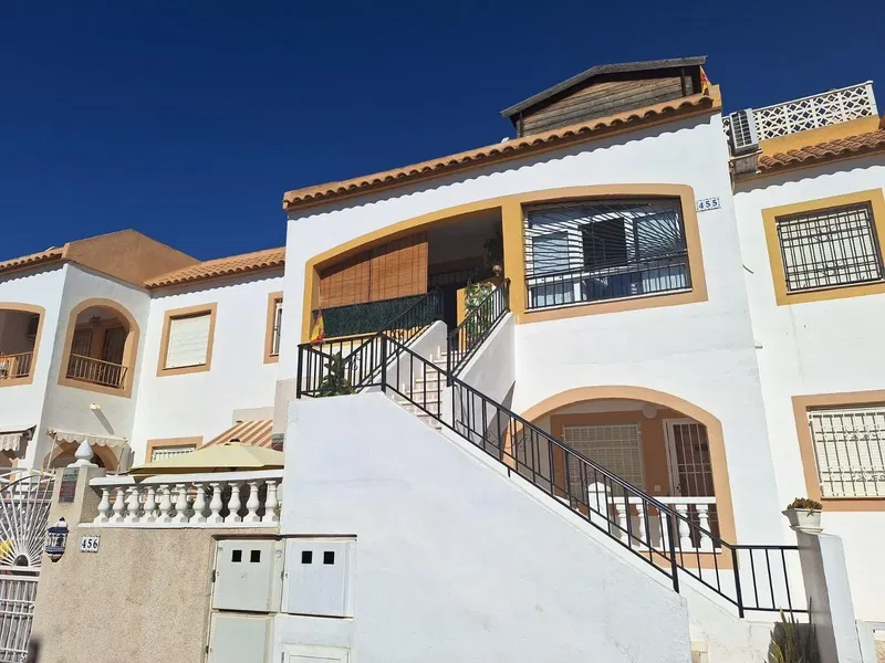 Cozy bungalow in Torrevieja — ideal home for relaxation and seaside living ☀️