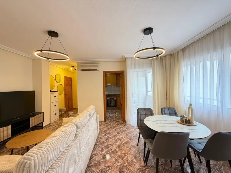 REFORMADO APARTAMENTO A 200 METROS DE PLAYA LOS LOCOS EN EDIFICIO "MARIBLANCA" 2 DORM. 2 BAÑOS. SUPERFICIE DE 69 M2.
