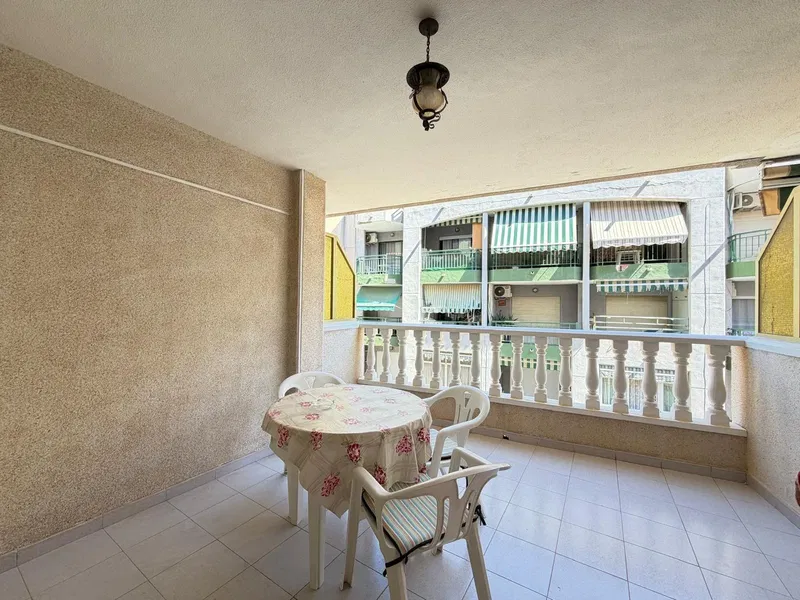 APARTMENT WITH A LARGE TERRACE OF 18 M2. WITH 1 BEDROOM AND A SURFACE OF 50 M2. PLAYA DEL CURA AND LOS LOCOS 500 METERS AWAY.