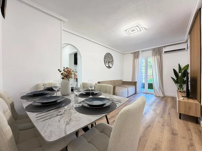 APARTMENTS WITH 3 BEDROOMS. 2 BATHROOMS. WITH POOL AND A TOTAL AREA OF 98 M2. TWO TERRACES. OPPOSITE THE PARK OF NATIONS.