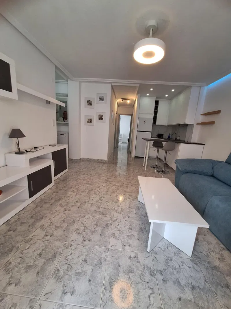 Apartamento Reformado en Nueva Torrevieja de 2 dormitorios a Solo 800 Metros del Mar