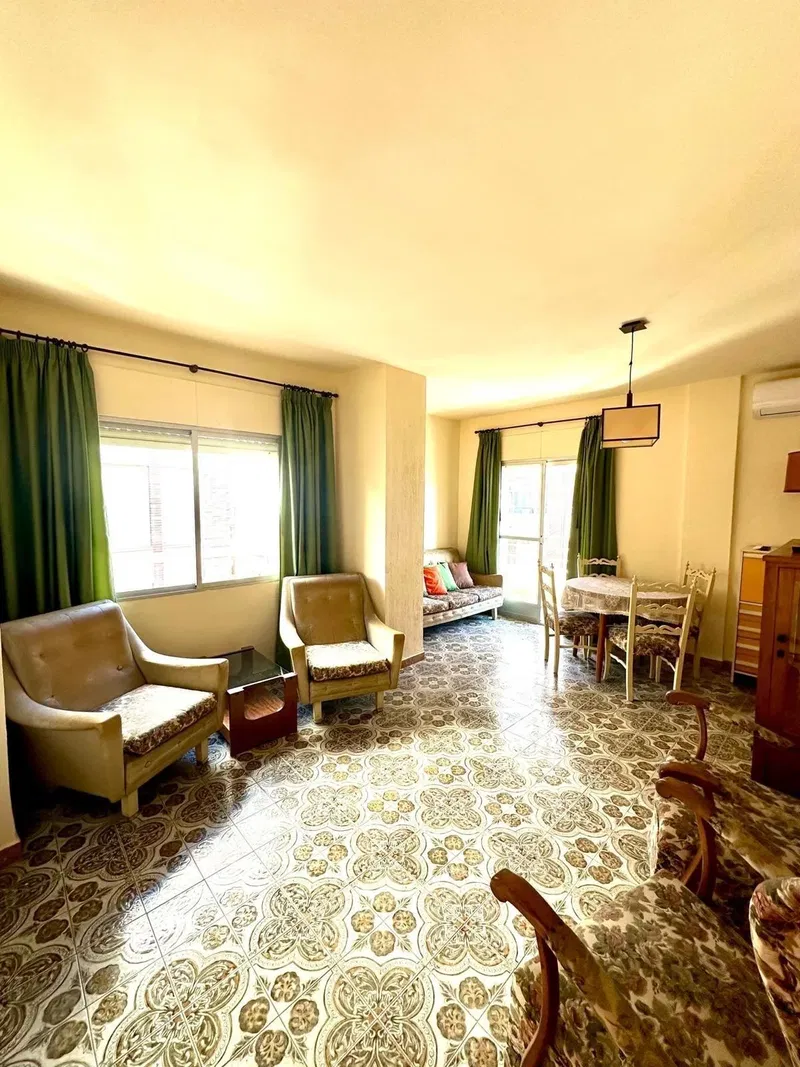 APARTMENTS 200 METERS FROM TORREVIEJA PORT. 3 BEDROOMS. 1 BATHROOM. TOTAL AREA 93 M2.