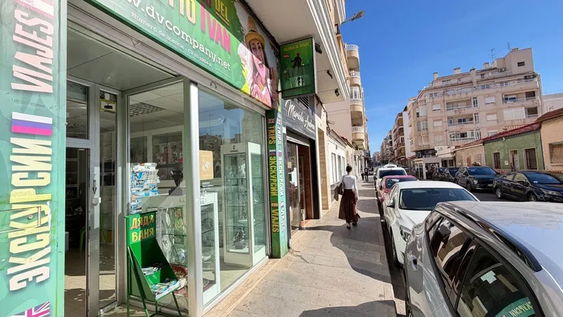 LOCAL COMERCIAL EN VENTA EN EL CENTRO DE TORREVIEJA CON SUPERFICIE DE 70 M2.