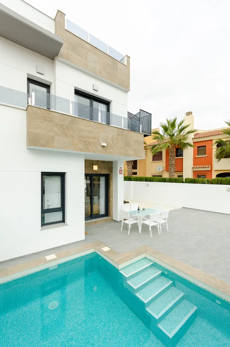 Villas with Private Pool in Torrevieja Overlooking the Pink Lagoon