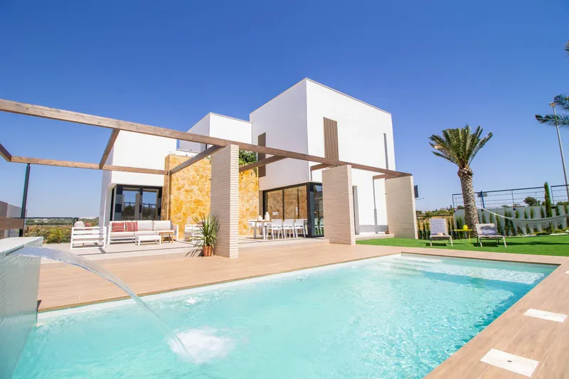 Villas a 200 m de Playa Aguamarina en Costa Blanca