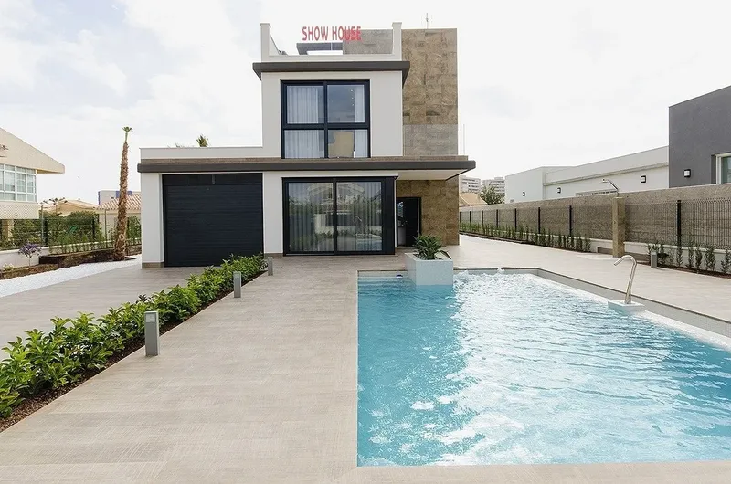 Villa en Dehesa de Campoamor a Pasos de la Playa