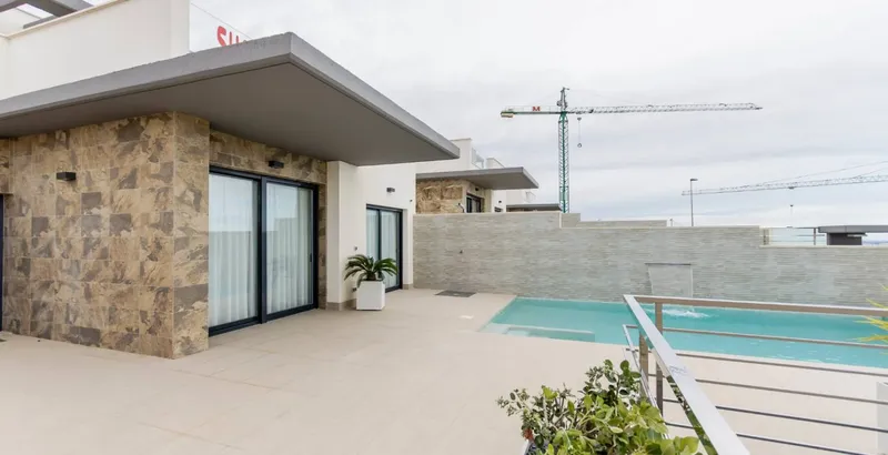 Villa with Private Pool on a 350 m² Plot in Spain